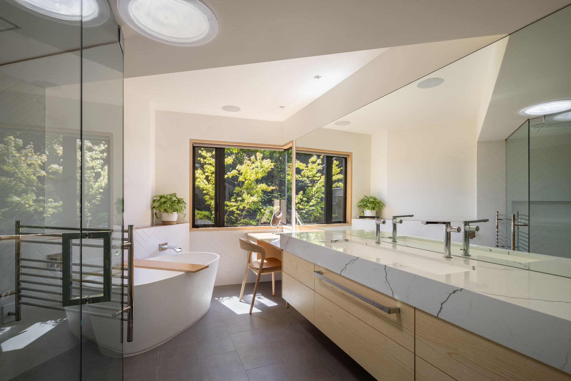 09_Primary_Bath_0618
